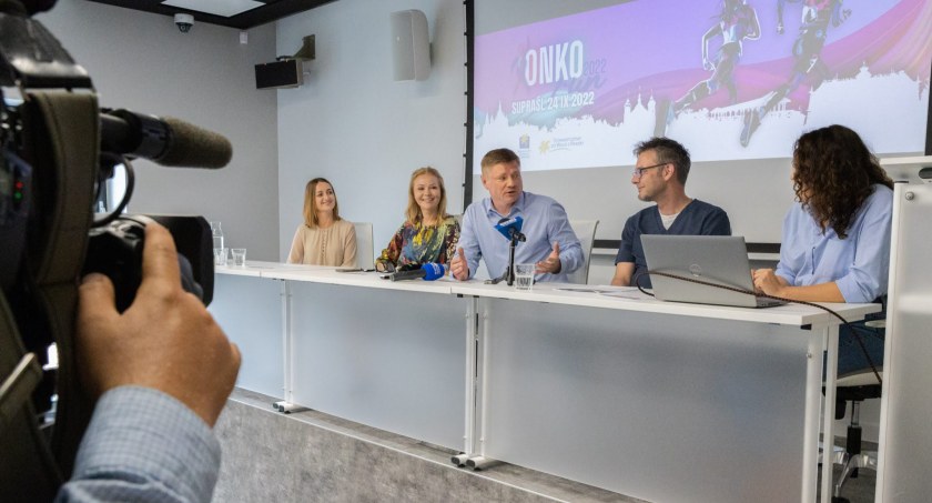 Zdjęcie z konferencji prasowej dotyczącej biegu OnkoRun2022/ wrotapodlasia.pl