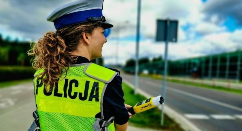 Zdjęcie policjantki z białostockiej drogówki/ podlaska.policja.gov.pl