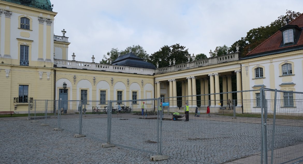Zdjęcie z prac archeologicznych na dziedzińcu Pałacu Branickich/ Medyk Białostocki