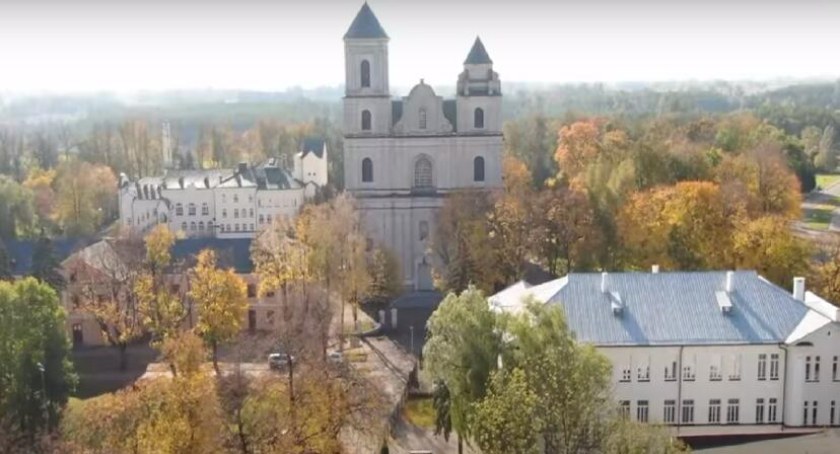 Zdjęcie kościoła w Różanymstoku/ wrotapodlasia.pl