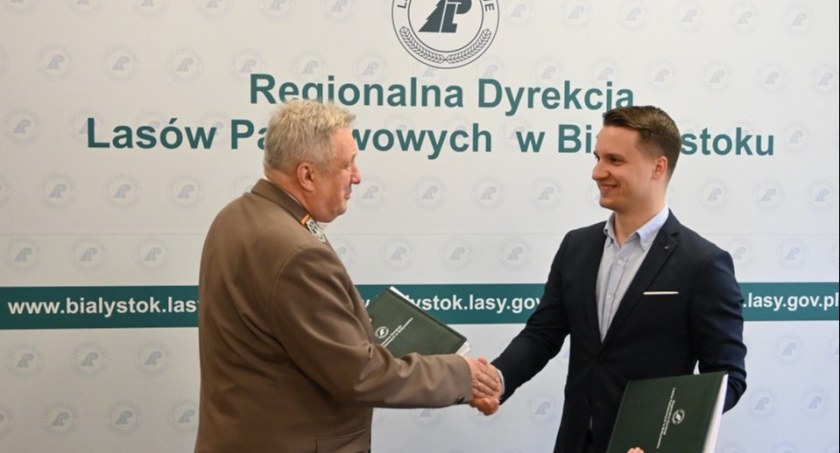 Zdjęcie z podpisania umowy pomiędzy Lasami Państwowymi i Lech Garmażeria Staropolska/ Rafał Supiński