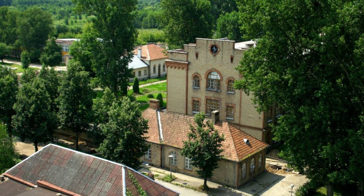 Zdjęcie jednego z budynków szpitala w Choroszczy/ podlaska-federacja.pl