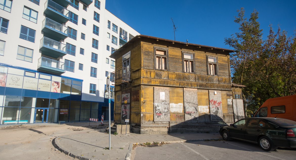Zdjęcie zabytkowego drewnianego domu z ulicy Mazowieckiej w Białymstoku/ DDB