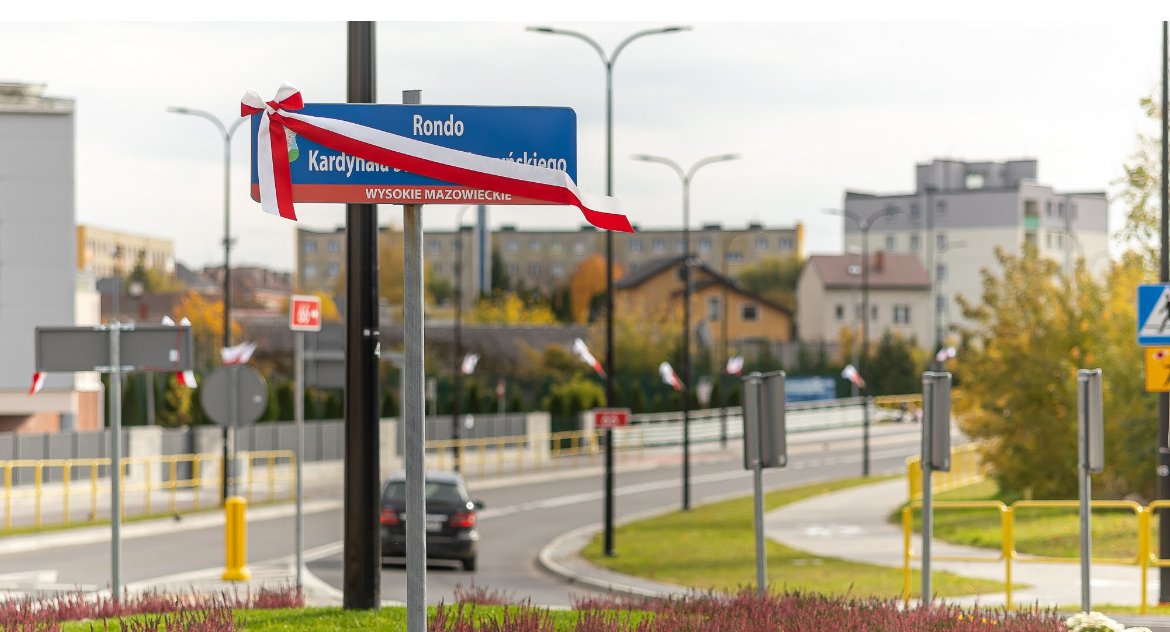Zdjęcie nowego ronda na przebudowanej drodze wojewódzkiej w Wysokiem Mazowieckiem/ podlaskie.eu