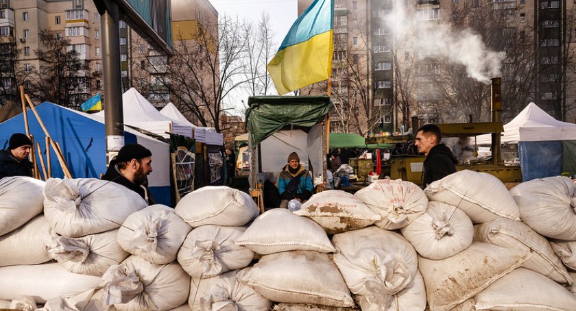 Zdjęcie fortyfikacji na ulicach Kijowa na Ukrainie/ Flickr.com manhhai