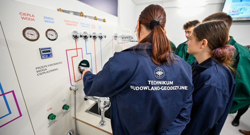 Zdjęcie nowej pracowni w Zespole Szkół Budowlano-Geodezyjnych w Białymstoku/ bialystok.pl