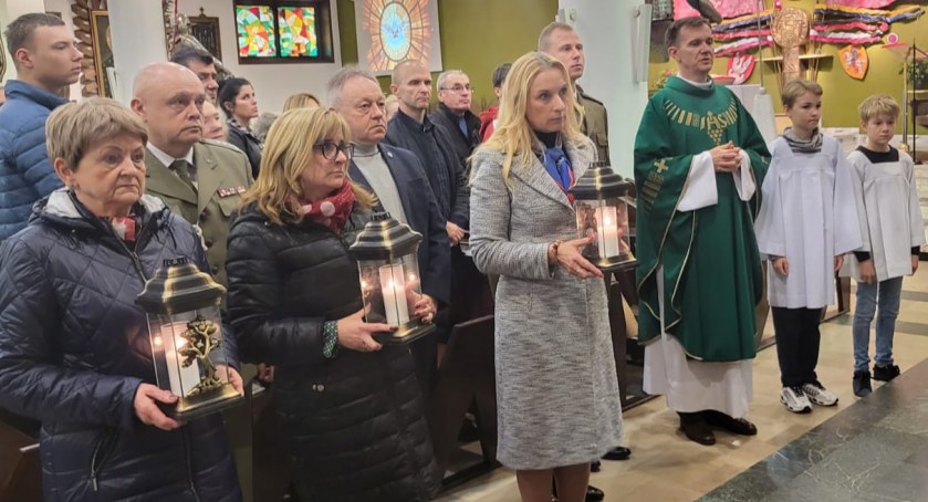 Zdjęcie z nabożeństwa w rocznicę katastrofy śmigłowca Straży Granicznej/ SG