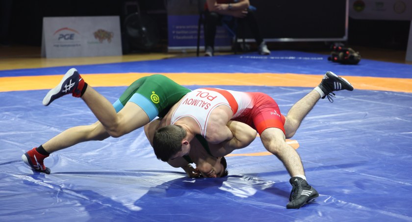 Zdjęcie zapaśników walczących na „Podlasie Wrestling Cup”