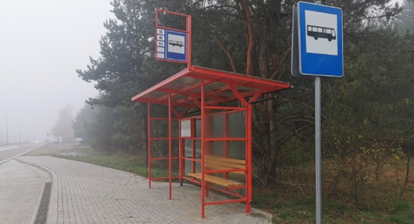 Zdjęcie przystanku autobusowego na ulicy 42 Pułku Piechoty/ nadesłane przez czytelnika