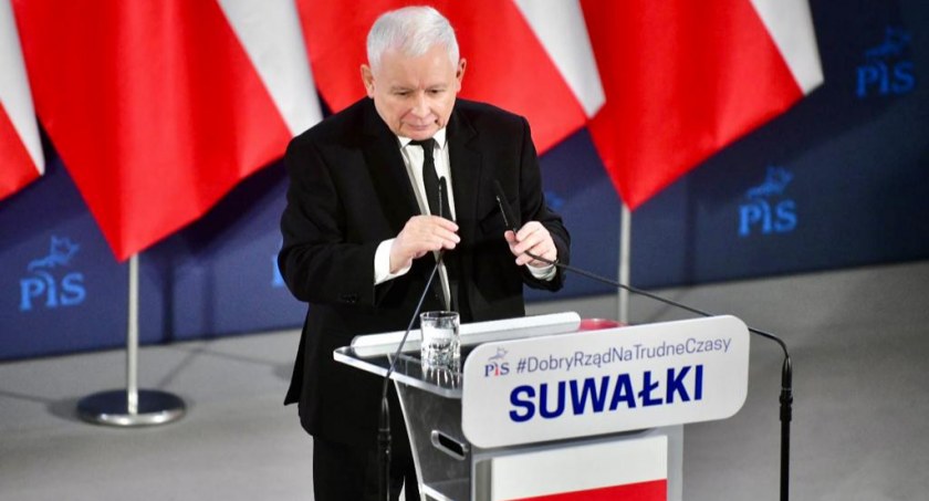 Zdjęcie Jarosława Kaczyńskiego ze spotkania z mieszkańcami w Suwałkach/ Twitter.com Prawo i Sprawiedliwość