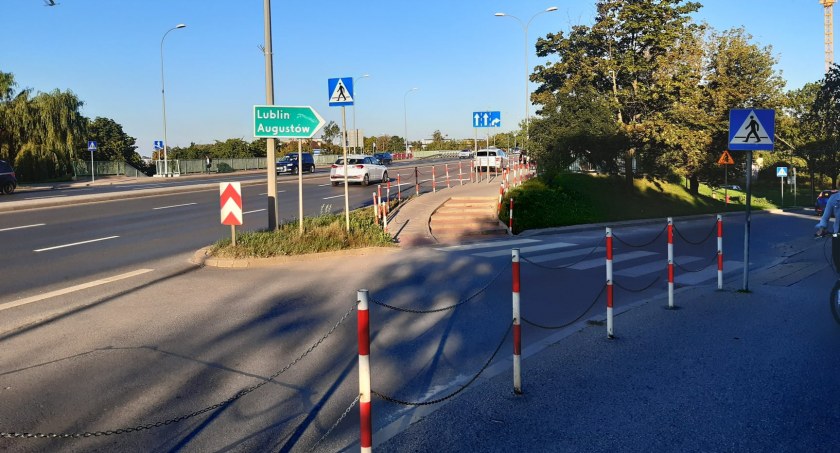 Zdjęcie przejścia dla pieszych przez wiadukt na Dąbrowskiego w Białymstoku/ Facebook Rowerowy Białystok