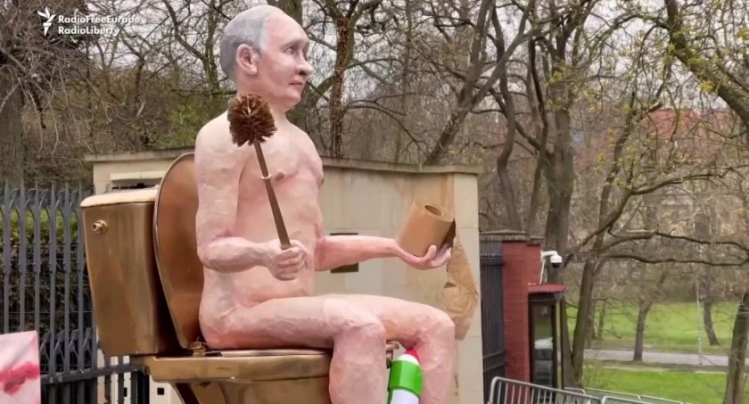 Zdjęcie rzeźby Władimira Putina przeznaczona na aukcję/ Twitter.com Kaputin Official