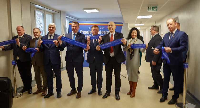 Zdjęcie z otwarcia Ośrodka Rehabilitacji w Łapach/ podlaskie.eu