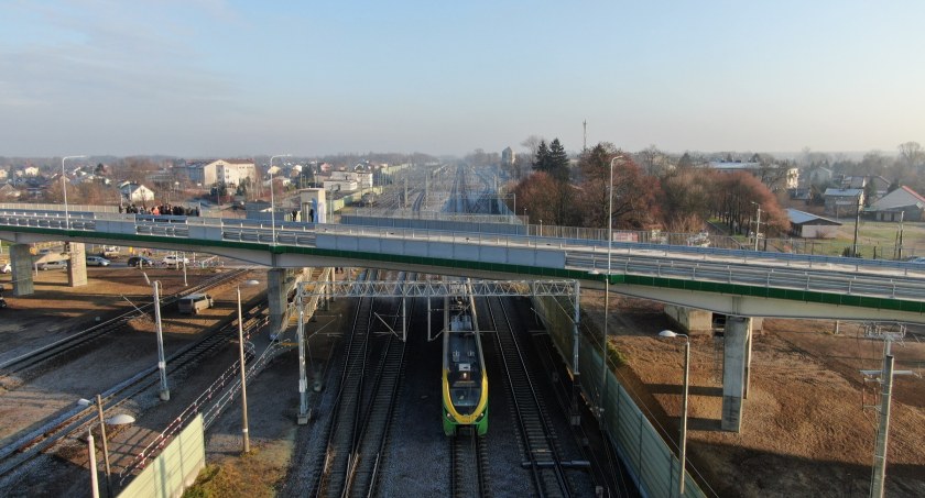 Zdjęcie nowego wiaduktu nad torami na trasie Rail Baltica/ PKP PLK