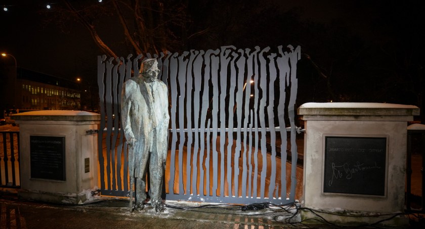 Zdjęcie pomnika Władysława Bartoszewskiego w Białymstoku/ bialystok.pl