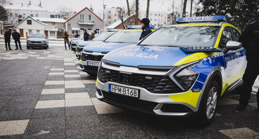 Zdjęcie nowych radiowozów policyjnych/ podlaskie.eu