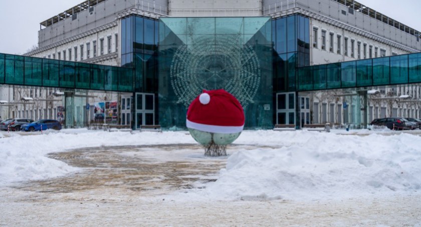Mikołajowa czapka ma osiem metrów w obwodzie / Foto: Łukasz Nowicki, UwB