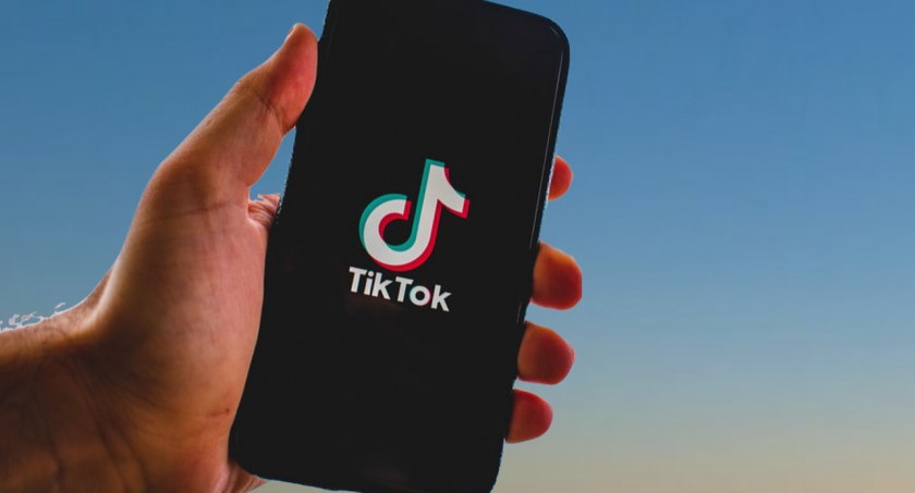 Zdjęcie telefonu z aplikacją TikTok