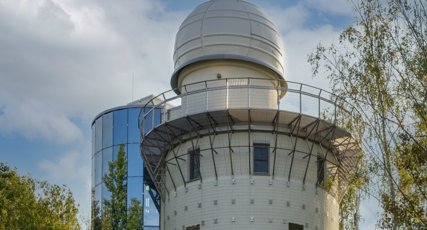 Zdjęcie budynku planetarium na UwB/ UwB