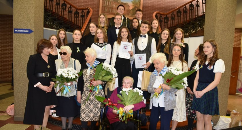 Zdjęcie laureatów konkursu recytatorskiego/ IPN