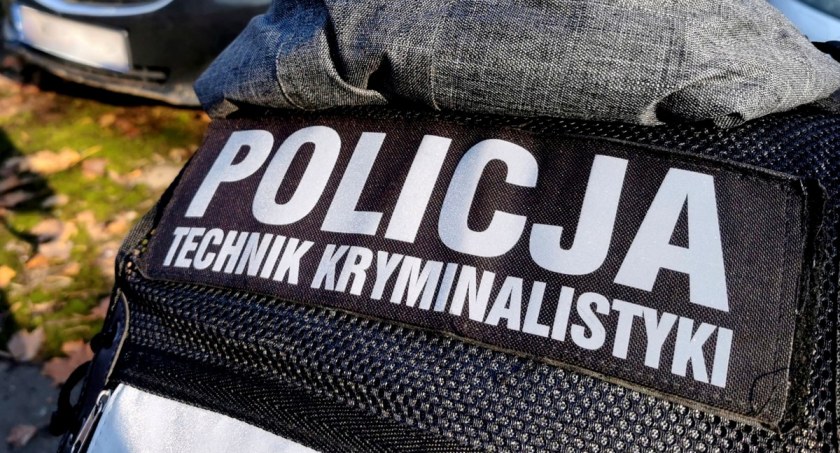 Zdjęcie policjanta technika kryminalistyki/ podlaska.policja.gov.pl