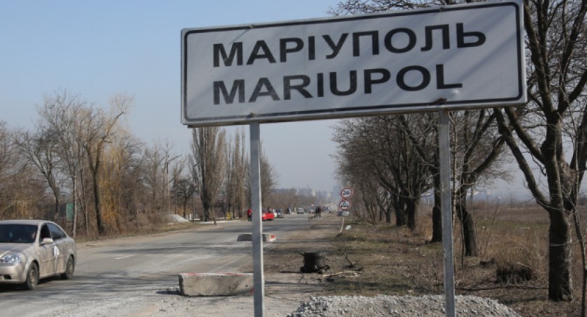 Zdjęcie tablicy z napisem Mariupol po ukraińsku/ Twitter.com Ukrinform