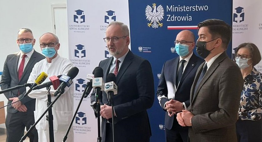 Zdjęcie z konferencji prasowej ministra zdrowia Adama Niedzielskiego oraz rzecznika praw pacjenta Bartłomieja Chmielowca/ Ministerstwo Zdrowia