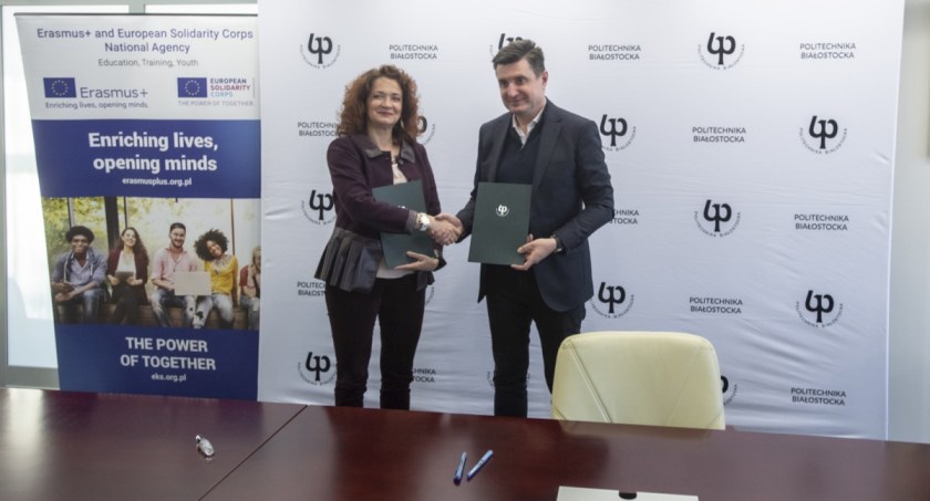 Zdjęcie z podpisania umowy na realizację programu Centrum innowacji Erasmus+ InnHUB/ Maciej Giedrojć-Juraha Politechnika Białostocka