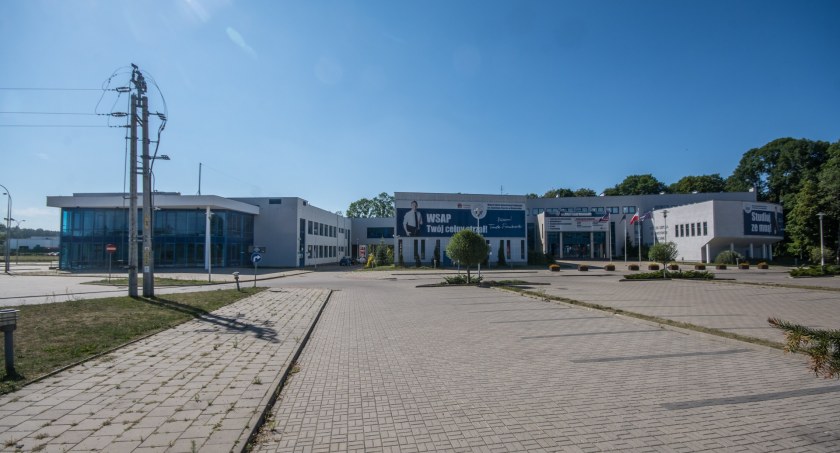 Zdjęcie budynku Wyższej Szkoły Administracji Publicznej w Białymstoku/ DDB
