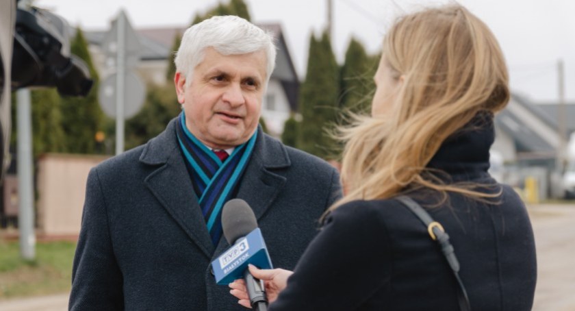 Zdjęcie z briefingu prasowego - wojewoda Bohdan Paszkowski / Foto: PUW
