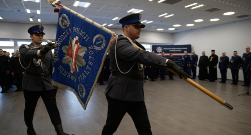 Zdjęcie policjantów z uroczystości złożenia przysięgi/ podlaska.policja.gov.pl