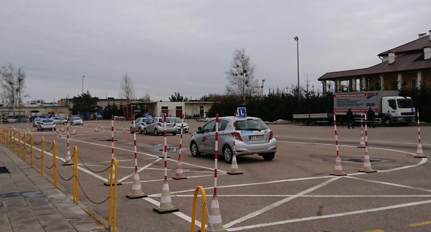 Zdjęcie pojazdów WORD Białystok na placu/ DDB
