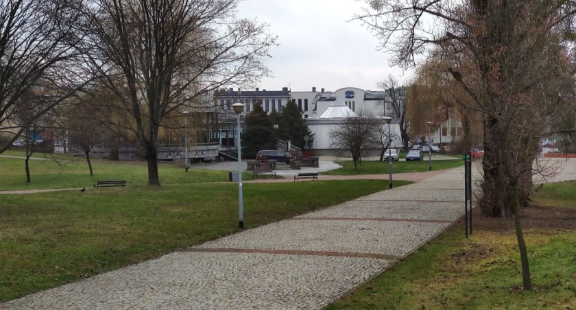 Zdjęcie budynku spodku PIK/ DDB
