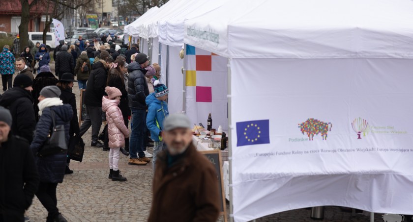 Zdjęcie z jarmarku wielkanocnego pod PIK/ podlaskie.eu