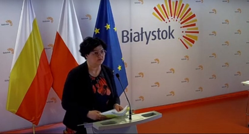 Iwona Suszko z Urzędu Miejskiego w Białymstoku podczas LXIX sesji rady miasta / Foto: zrzut ekranu z portalu YouTube