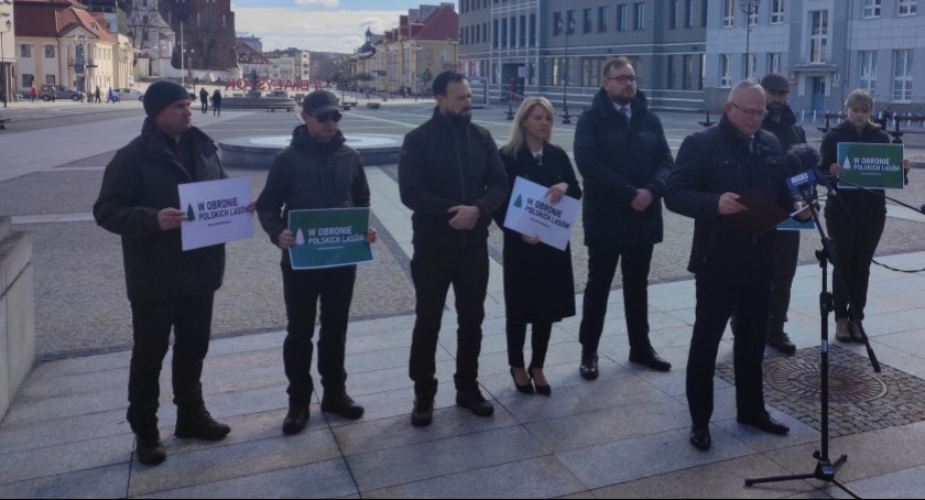 Zdjęcie z konferencji prasowej Solidarnej Polski i podlaskich leśników / Foto: Piotr Walczak