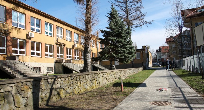 Zdjęcie budynku należącego do starostwa powiatowego przy ul. Słonimskiej/ powiatbialostocki.pl