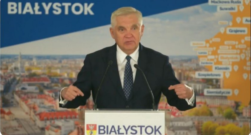 Zdjęcie Tadeusza Truskolaskiego na mównicy/ zrzut ekranu z Twitter.com Piotr Wasilewski