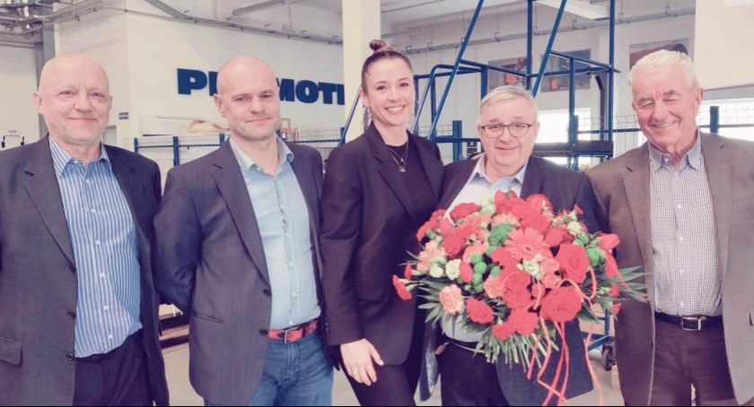Artur Zawadzki na Zdjęciu drugi od lewej, Marek Siergiej drugi od prawej