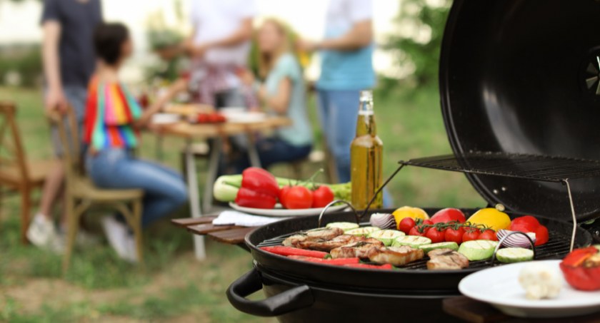 Zdjęcie grilla z produktami