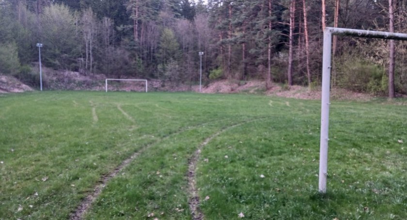 Zdjęcia boiska, udostępnione przez OSP w Letnikach