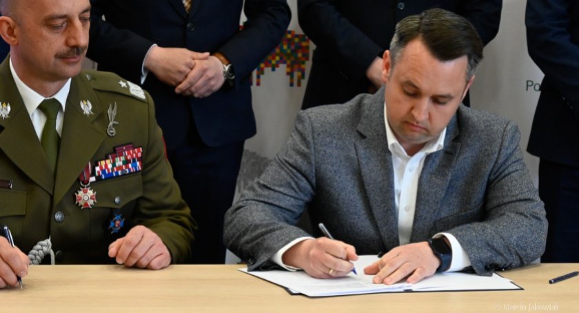 Zdjęcie z podpisania umowy / Foto: UM w Białymstoku