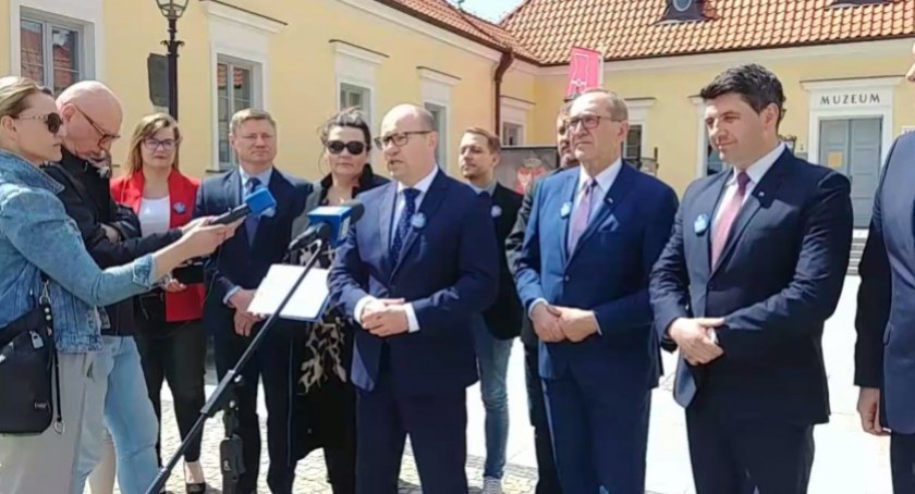 Zdjęcie z konferencji prasowej działaczy PiS w Białymstoku