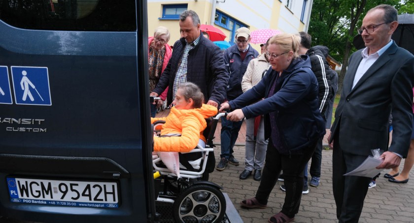 Zdjęcie nowego samochodu w DPS na Baranowickiej/ bialystok.pl