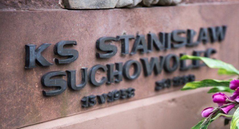 Grób ks. Stanisława Suchowolca / Foto: podlaskie.eu