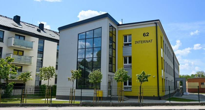 Zdjęcie budynku internatu w Białymstoku po termomodernizacji/ bialystok.pl