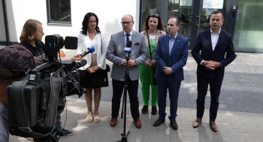 Zdjęcie z konferencji PiS „Trasa Dotrzymanego Słowa