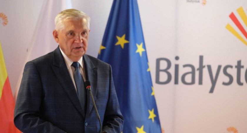 Zdjęcie prezydenta Białegostoku Tadeusza Truskolaskiego podczas 72. sesji rady miasta / Foto: UM w Białymstoku