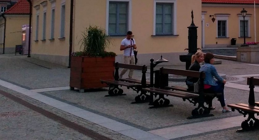 Zdjęcie śmietniczki ulicznej na Rynku Kościuszki w Białymstoku/ DDB