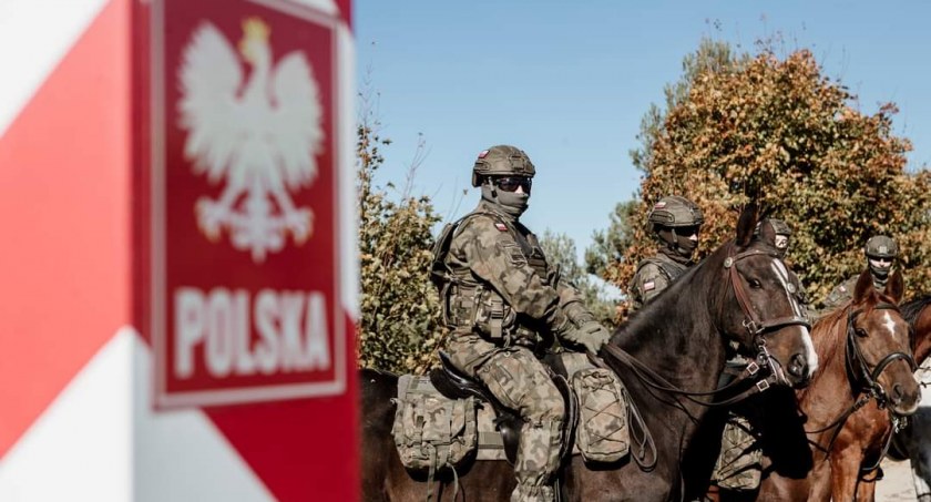 Zdjęcie polskich żołnierzy na granicy polsko-białoruskiej/ MON